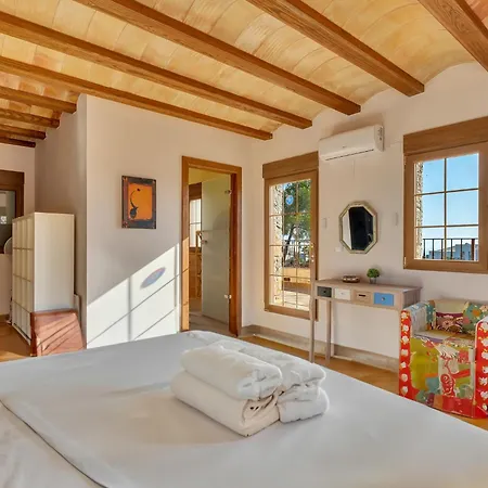 Villa Casa Caramba By Aldertons