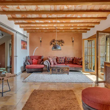Casa Caramba By Aldertons Villa
